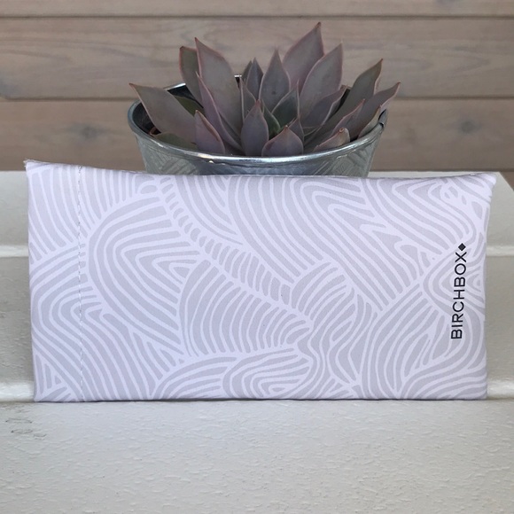 Highlighter & Sunglass Case +🆓L’Occitane Set - Picture 5 of 7